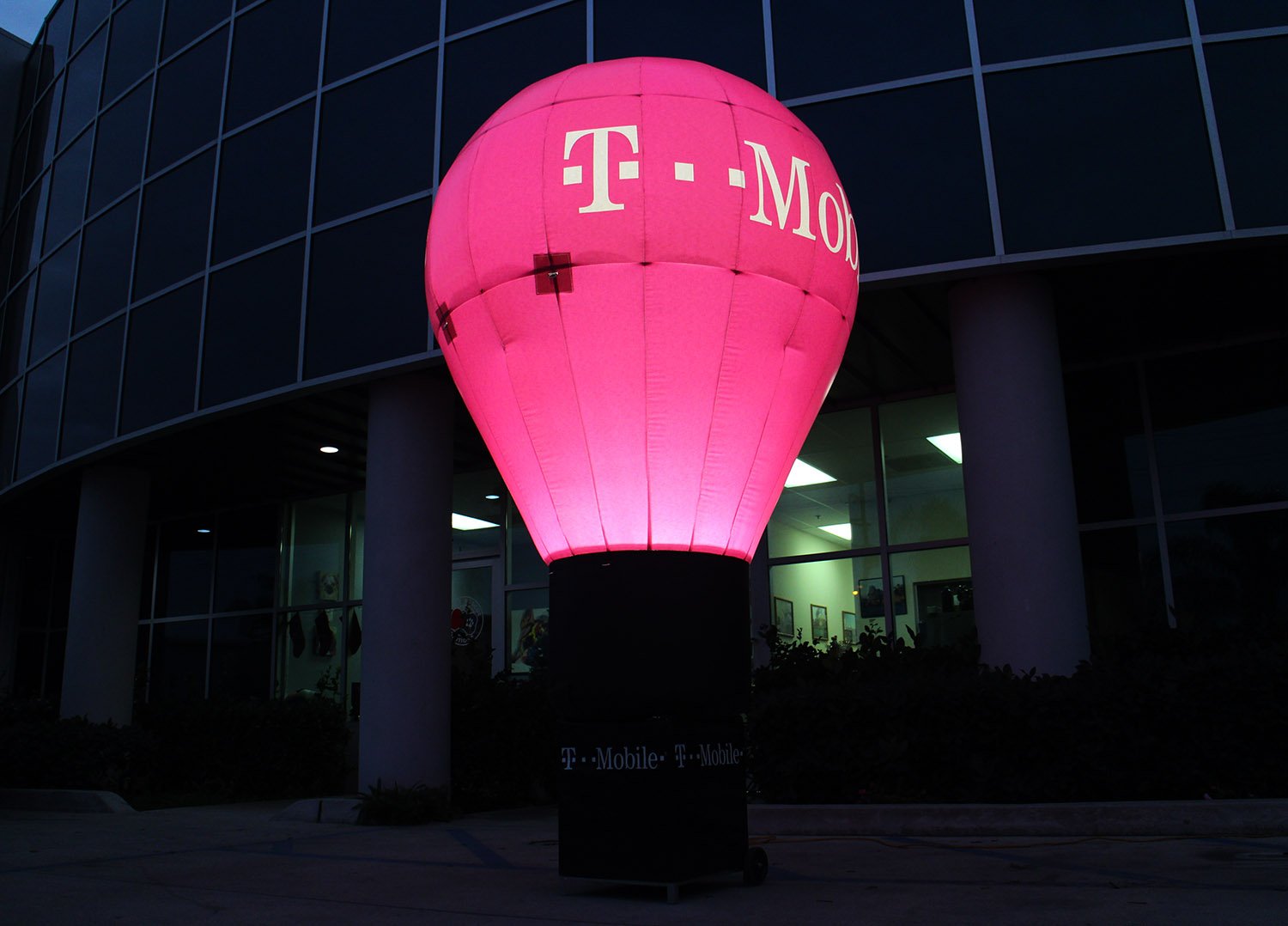 advertising-balloons-with-internal-lights